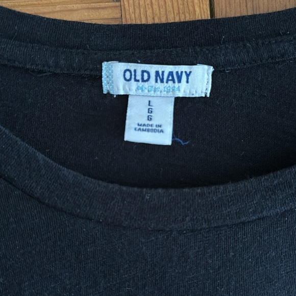 Old Navy Pocket Tee - Picture 2 of 3
